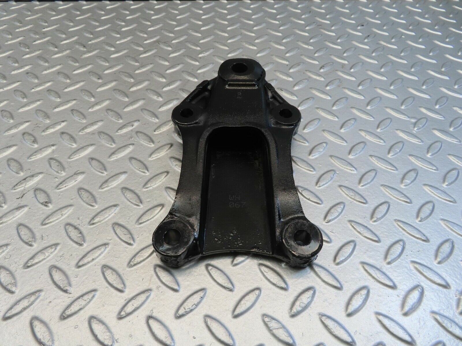 11317 Mercedes-Benz W221 S320 Differential Bracket A2210318