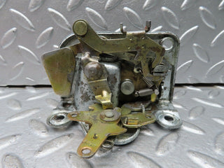 20981 Mercedes-Benz W114 250CE Coupe Left Door Lock Mechanism