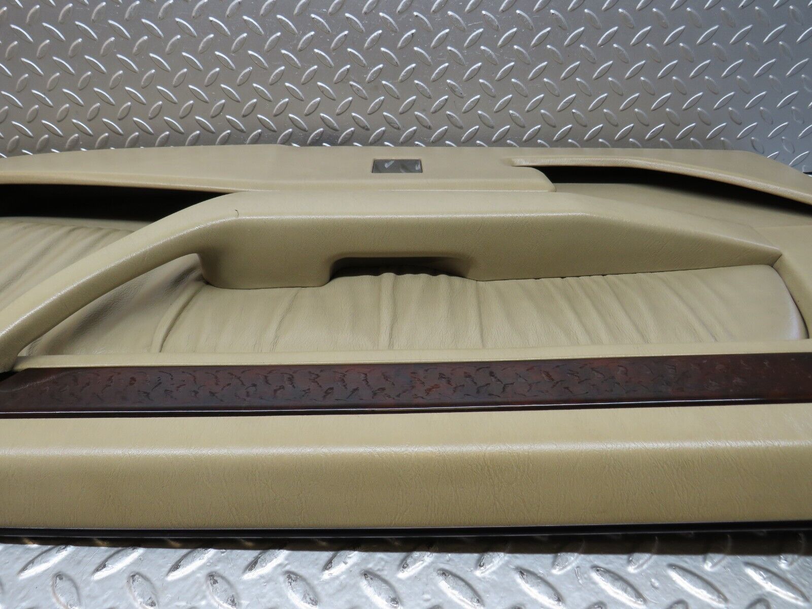 28934 Mercedes-Benz C124 320CE Front Left Door Card Beige 1247273170