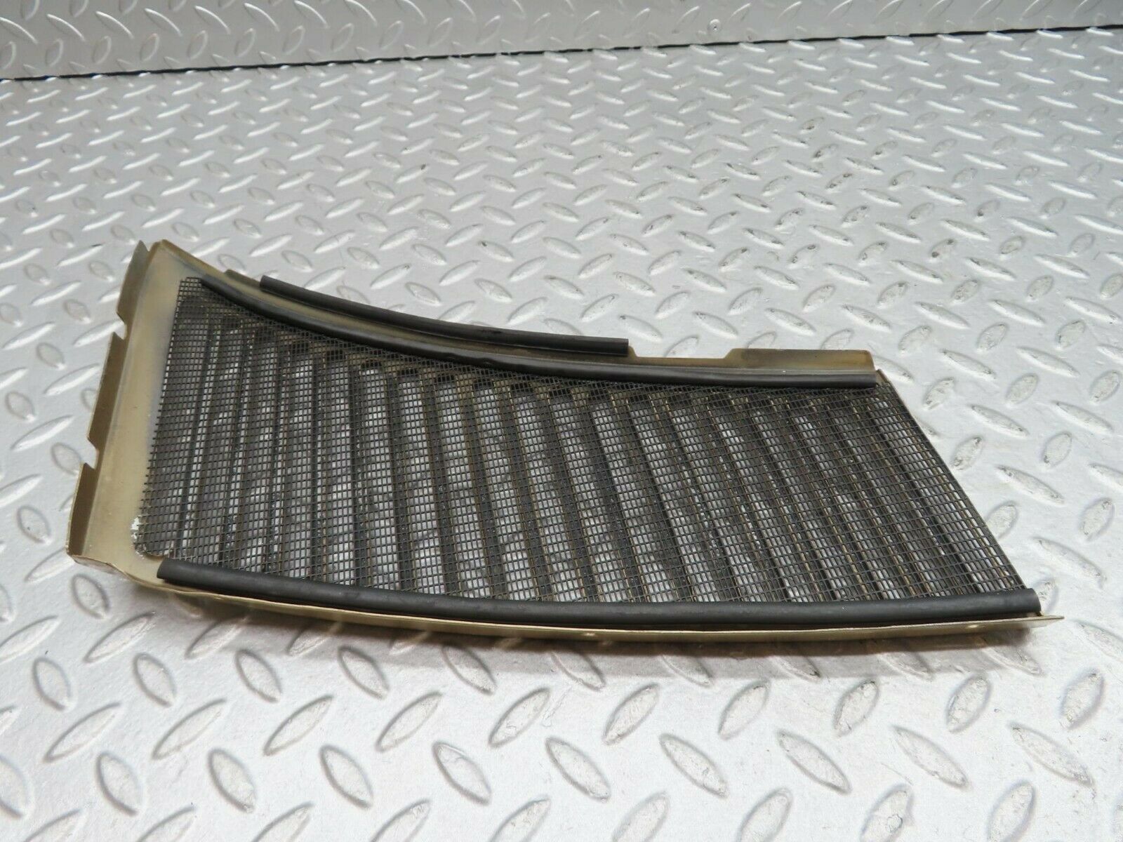 16584 Mercedes-Benz C107 380SLC Air Intake Grill Left Side