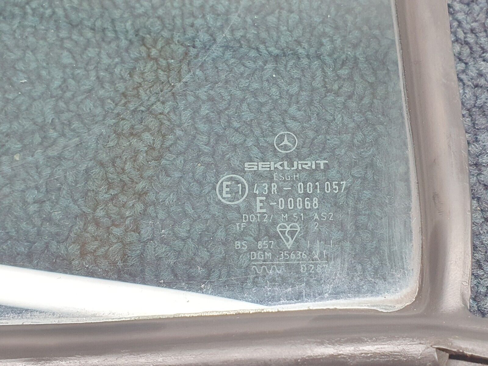 40777 Mercedes-Benz W123 300D Rear Right Quarter Window Glass 1237350224