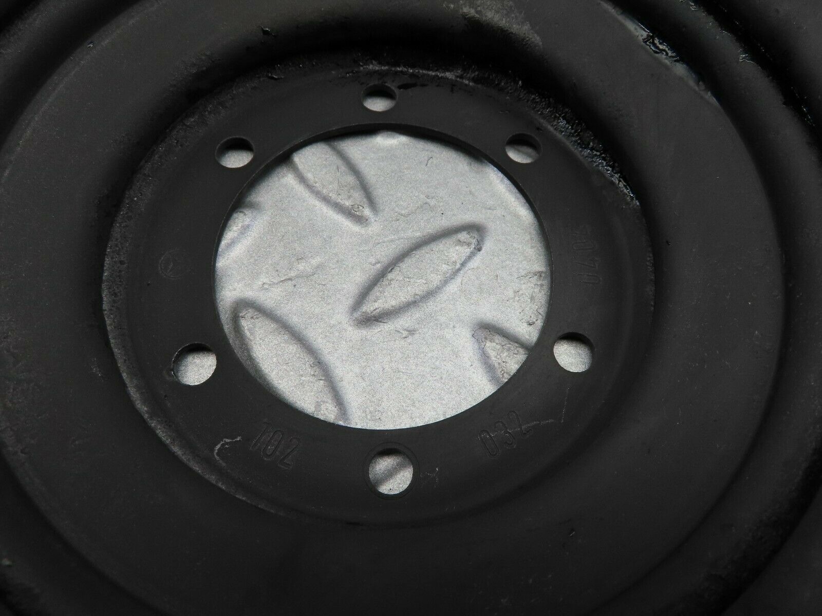 7769 Mercedes-Benz S123 230TE Wagon Crankshaft Pulley 1020320404