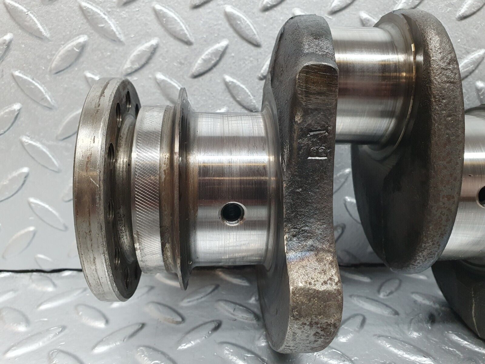 40878 Mercedes-Benz W123 240D Crankshaft
