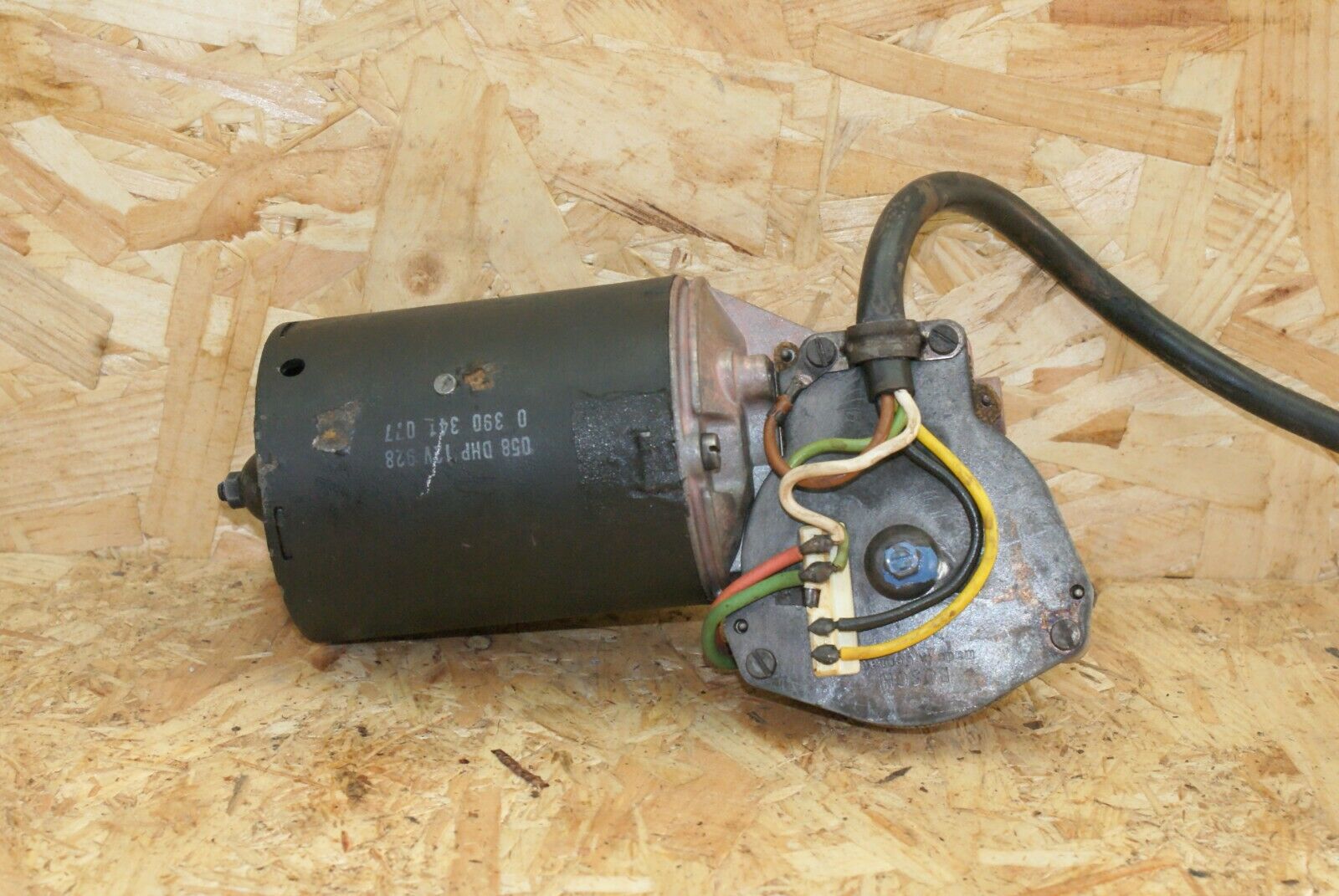 2398 Mercedes-Benz W123 280E Wiper Motor Bosch 0390341077