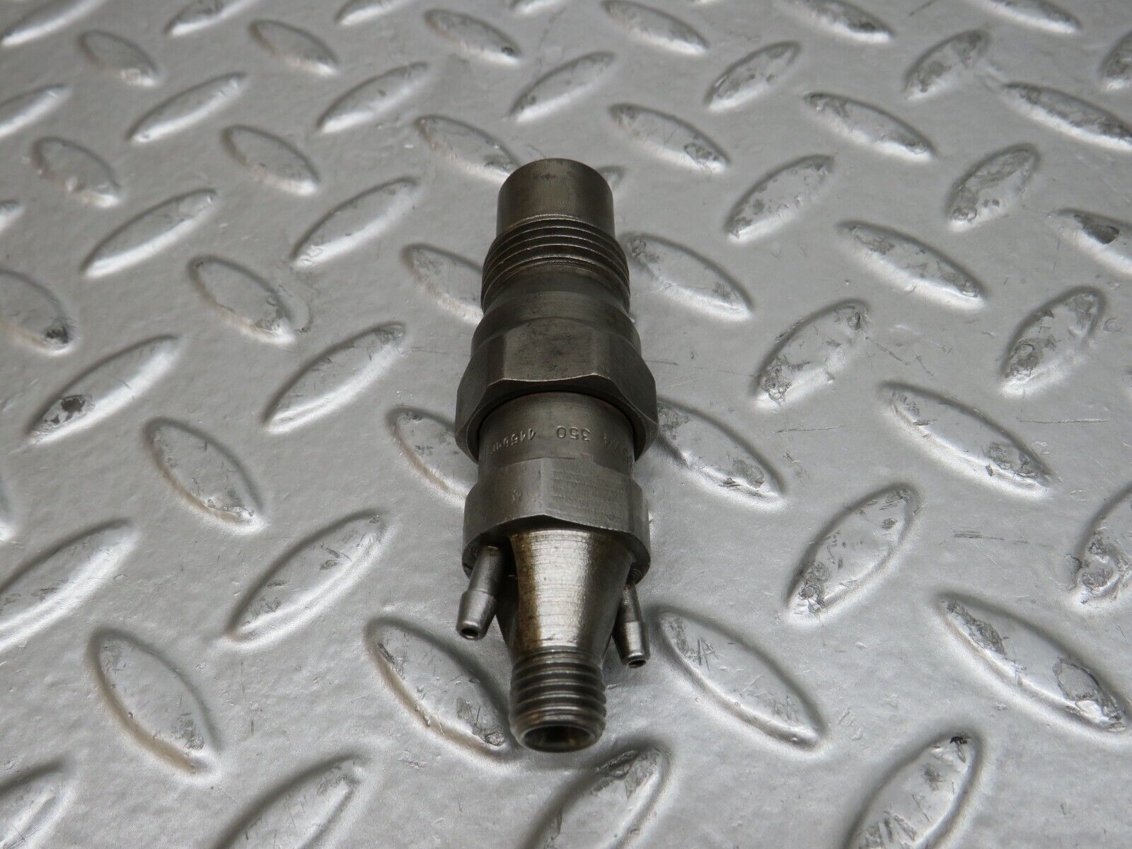 28503 Mercedes-Benz S123 240D Wagon Fuel Injector Bosch KCA30S35/4