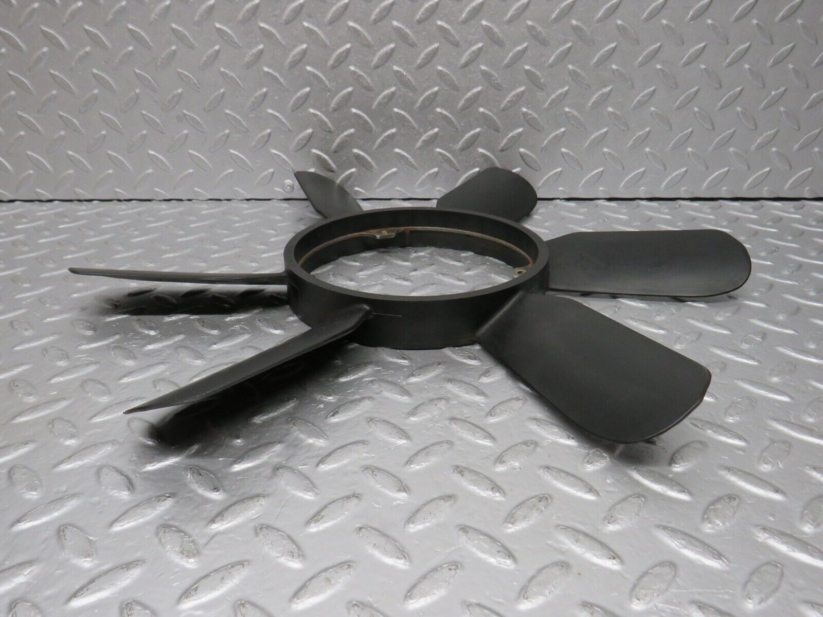 39444 Mercedes-Benz R129 320SL Coupe Engine Cooling Fan 1032000623