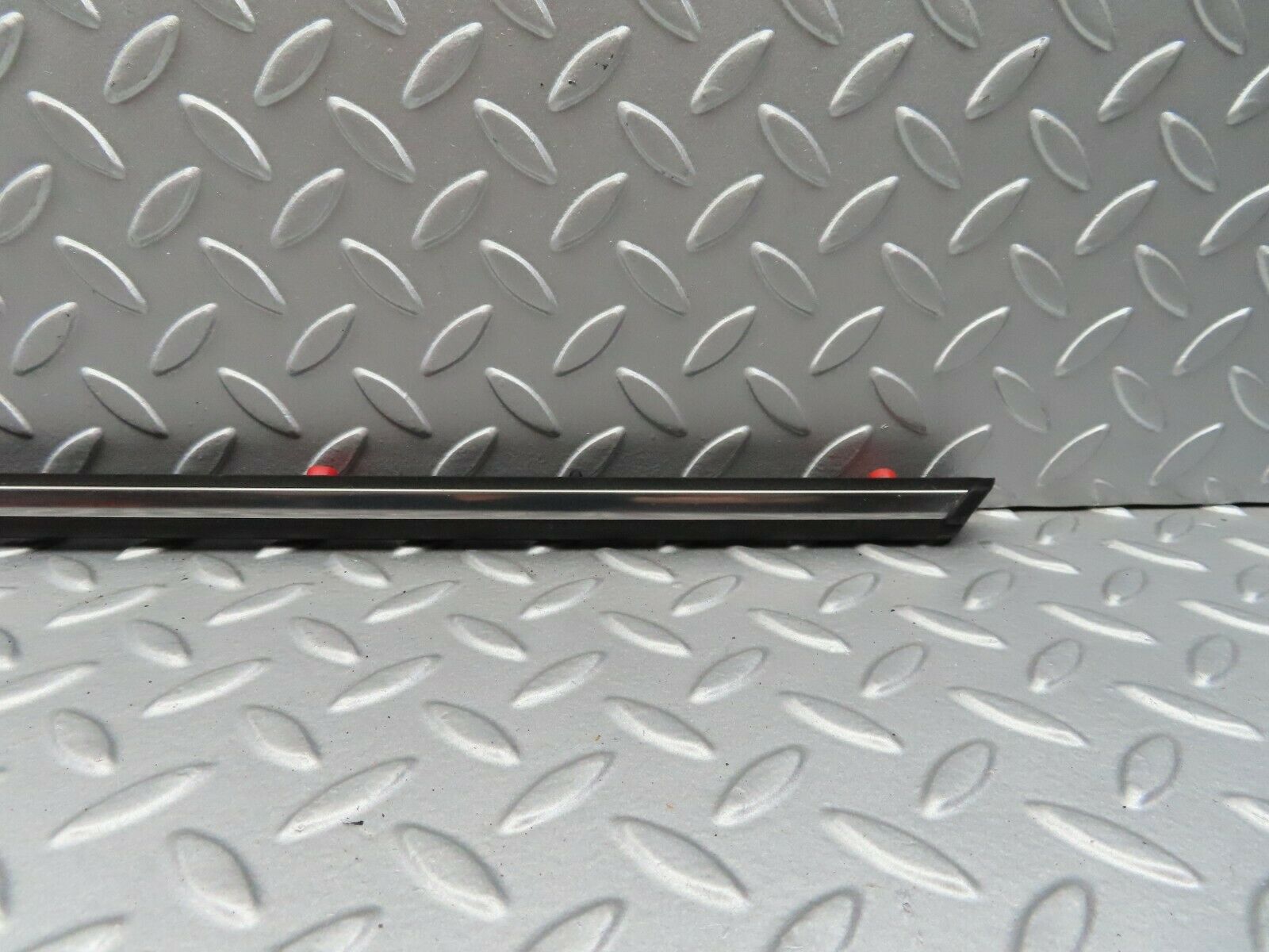 5882 Mercedes-Benz W123 200 Centre Door Chrome Trim Front Right