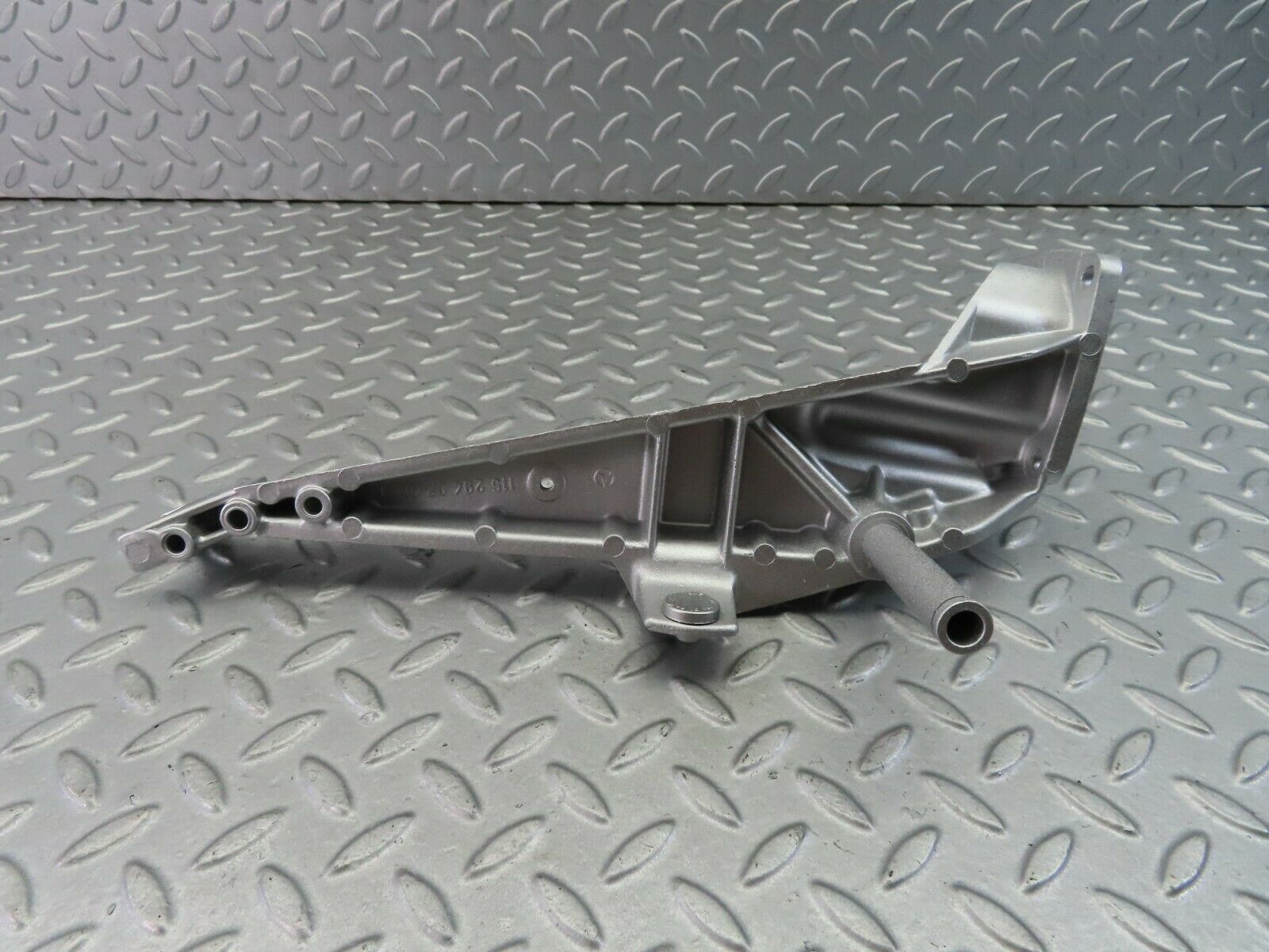 7991 Mercedes-Benz W115 220D Brake Pedal Bracket 1152940701