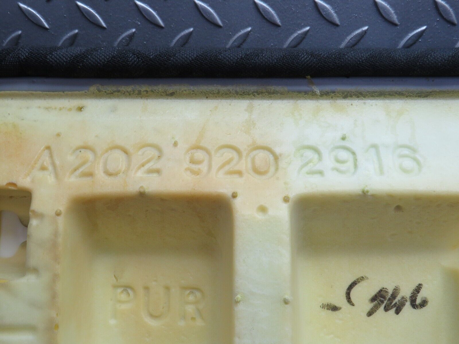 33340 Mercedes-Benz W202 C180 Rear Seat 2029200550 2029202916