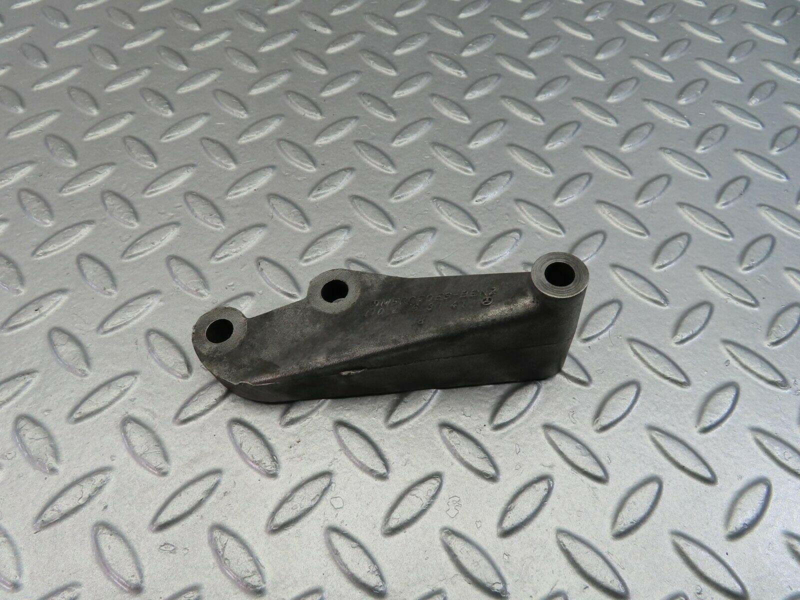 9819 Mercedes-Benz C123 280CE Coupe Power Steering Pump Bracket 1104663141