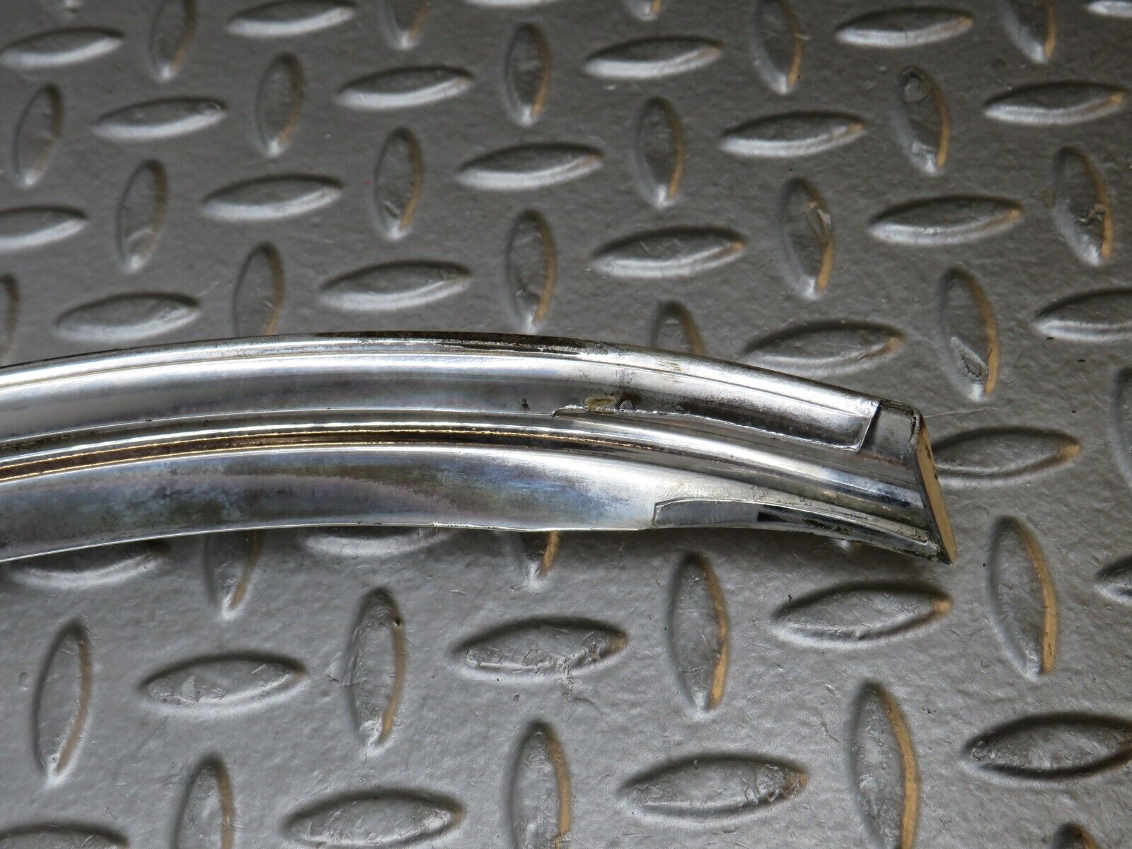 37381 Mercedes-Benz W109 300SEL Front Windscreen Chrome Frame