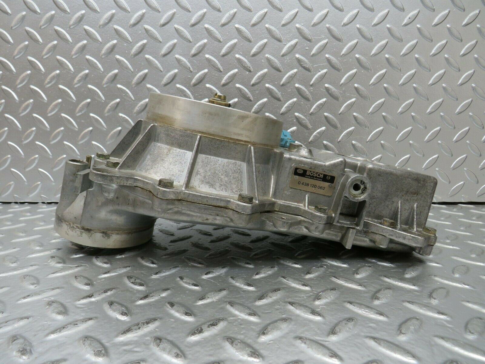 23300 Mercedes-Benz W116 350SE Air Flow Mass Meter Sensor Bosch 0438120062