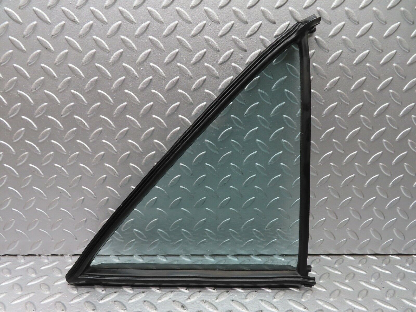 21606 Mercedes-Benz W126 300SE Rear Right Quarter Window Glass 1267350224