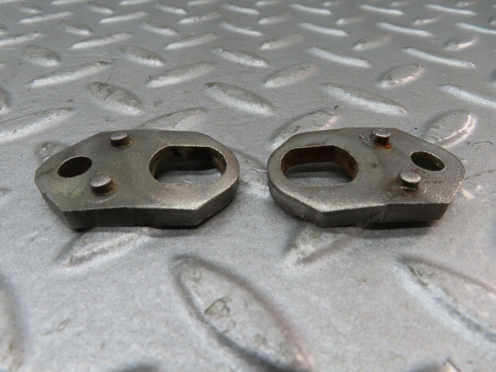 17735 Mercedes-Benz W116 450SEL Fuel Injector Bracket