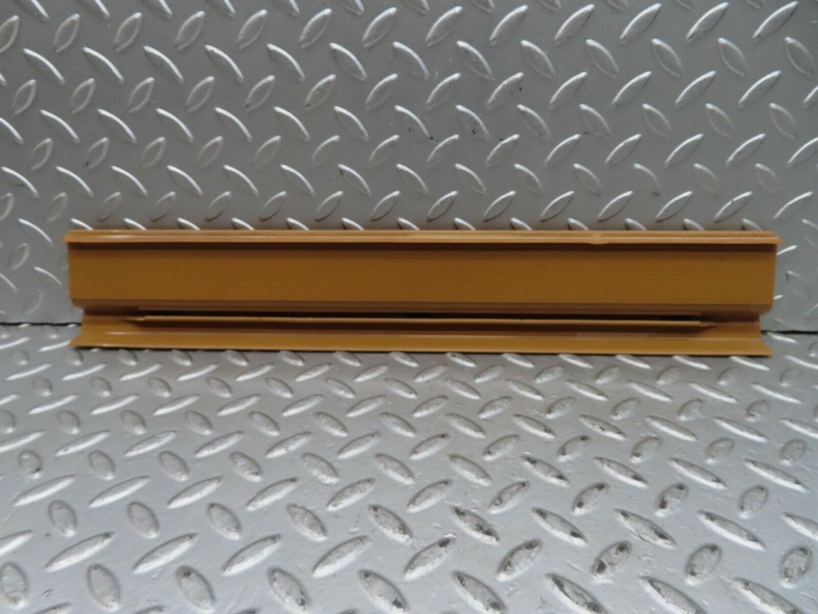 15856 Mercedes-Benz W123 280E Rear Left Door Sill Trim Beige