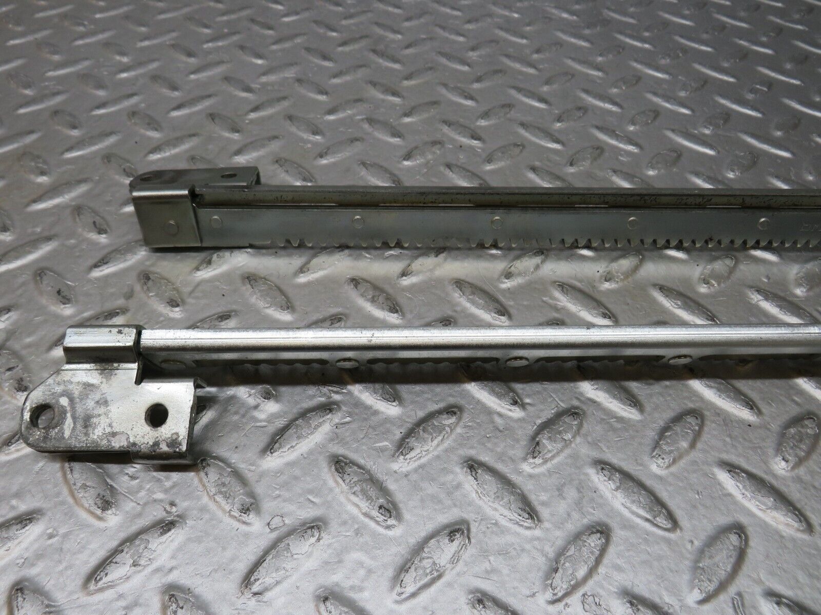 37083 Mercedes-Benz C126 420SEC Coupe Electric Seat Rail Pair 1269100184