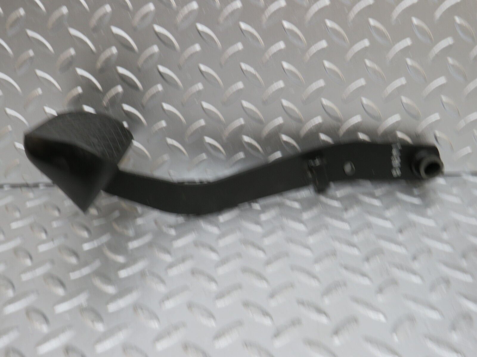 29330 Mercedes-Benz W124 230E Brake Pedal 1232910082