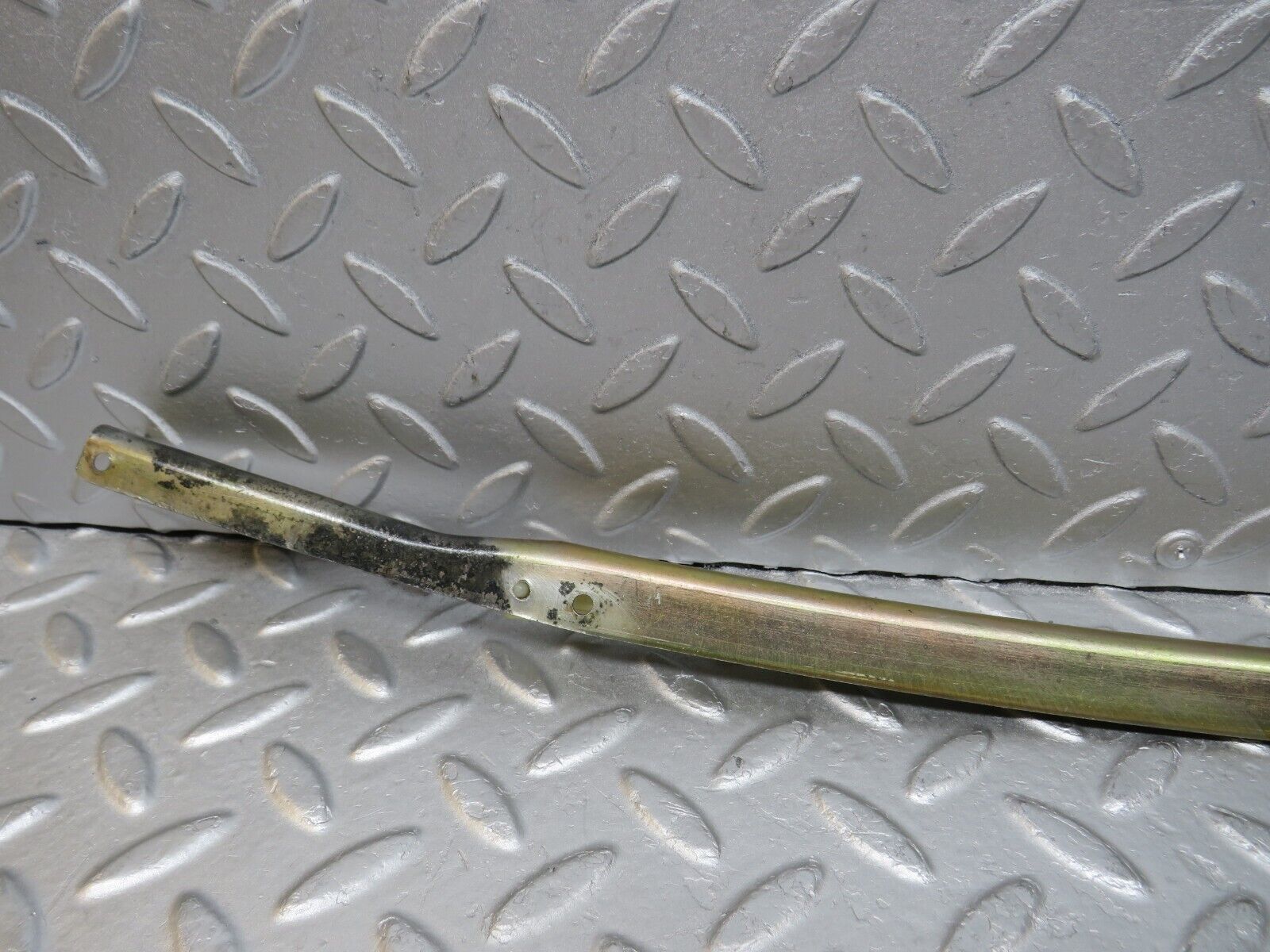 37016 Mercedes-Benz C126 420SEC Coupe Right Door Window Channel