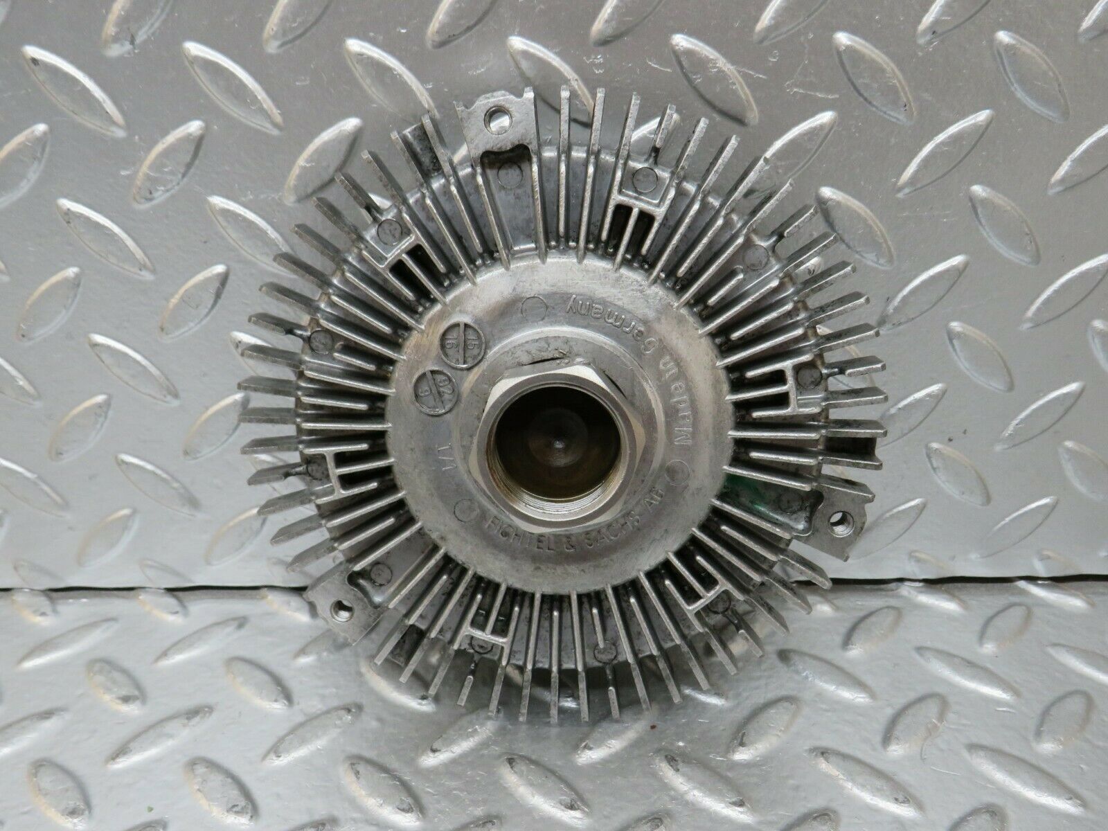 24331 Mercedes-Benz S124 220TE Wagon Engine Cooling Fan Clutch