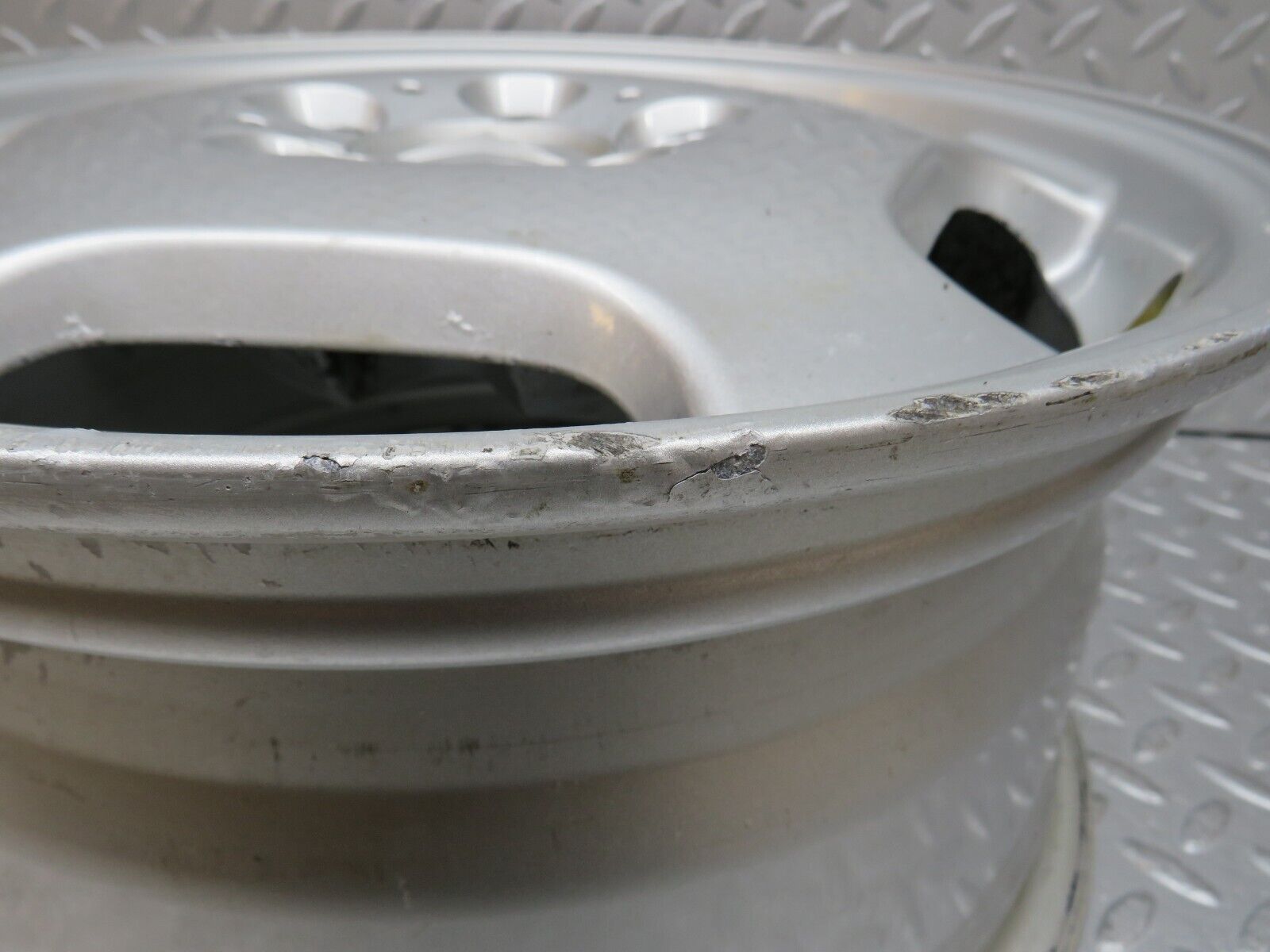 38189 Mercedes-Benz A124 Alloy Wheel 7Jx15H2 ET37 KBA44301
