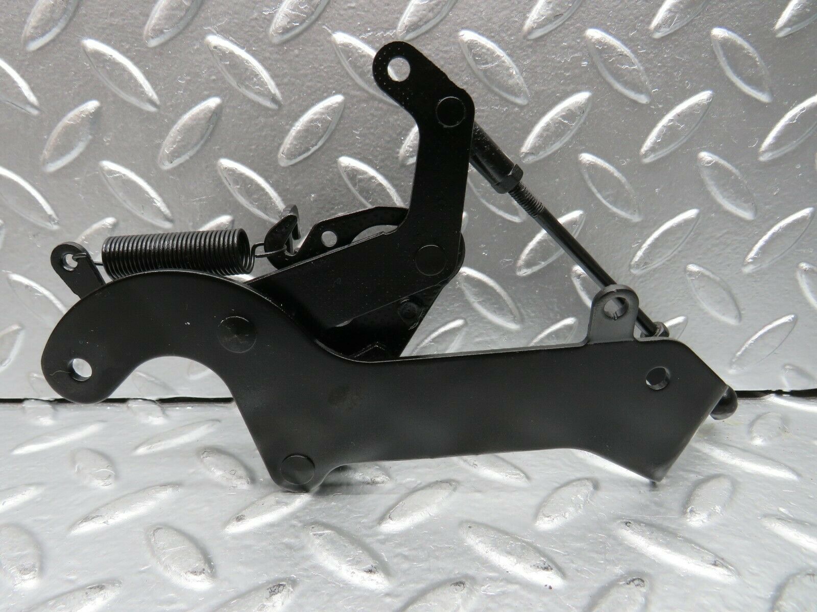 22576 Mercedes-Benz C124 E220 Coupe Throttle Linkage 1110700521
