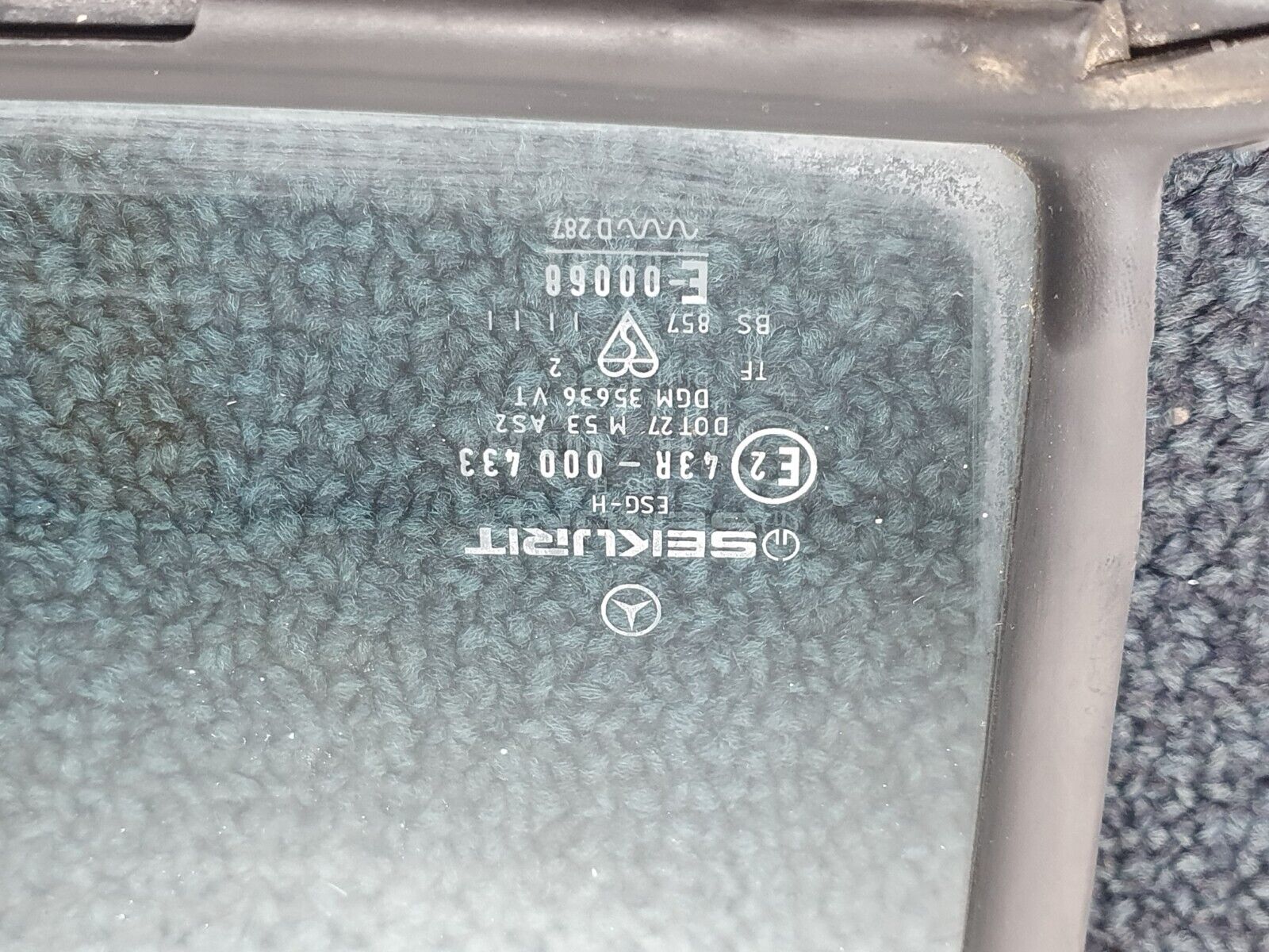 40778 Mercedes-Benz W123 300D Rear Left Quarter Window Glass 1237350124