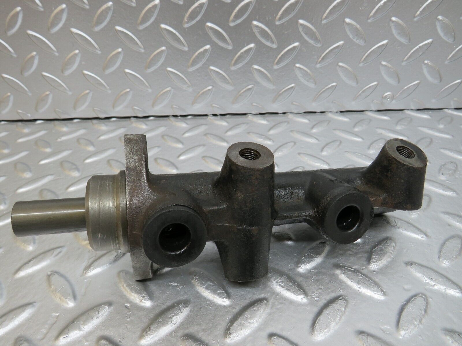 25448 Mercedes-Benz W123 200 Brake Master Cylinder Bendix