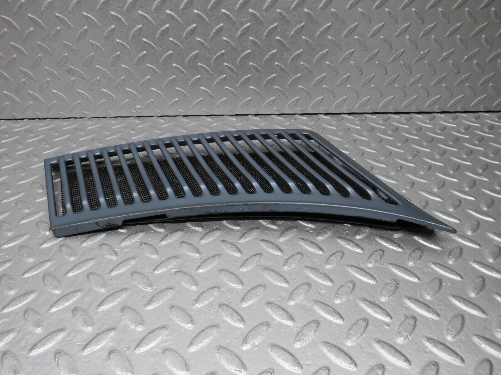 39082 Mercedes-Benz R107 500SL Coupe Air Intake Grill Right Side