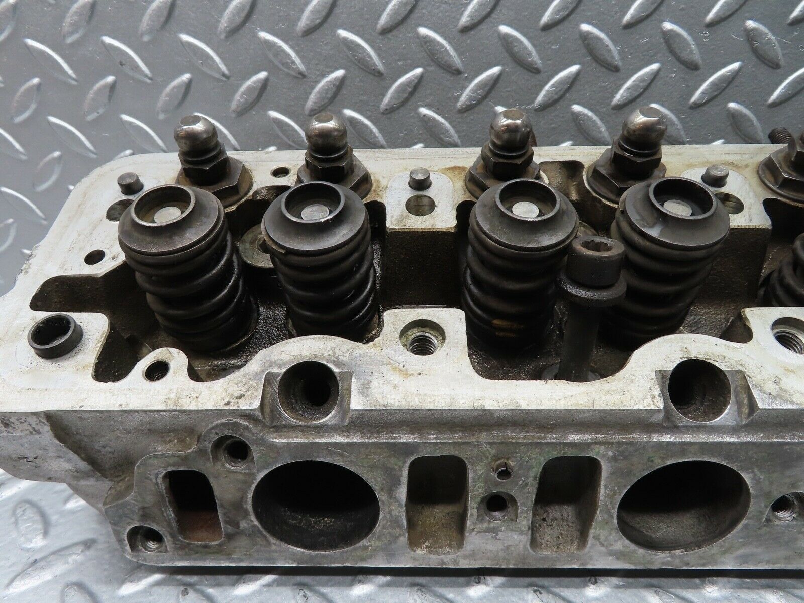 20743 Mercedes-Benz R107 450SL Cylinder Head Left Side 1170160601
