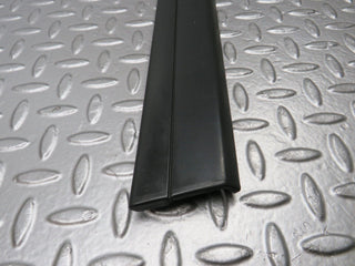 32302 Mercedes-Benz S124 300TE Wagon Front Left Door Centre Moulding Trim