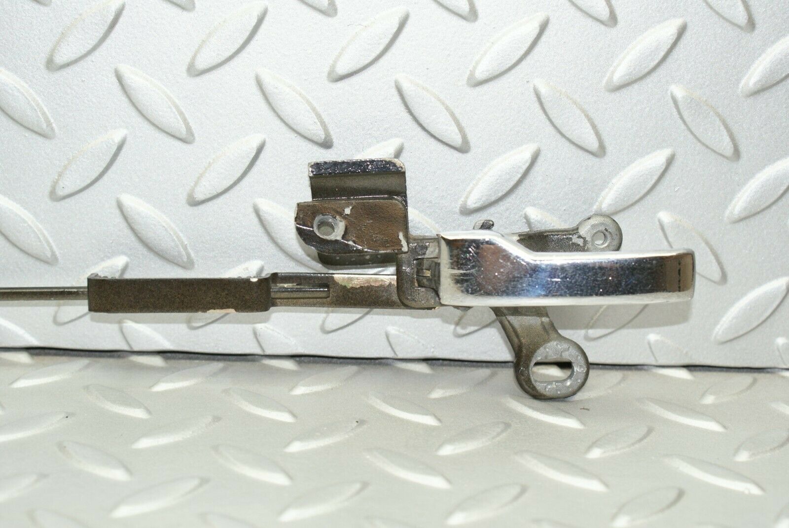 3234 Mercedes-Benz W115 220D Chrome Door Handle Left 1157660119