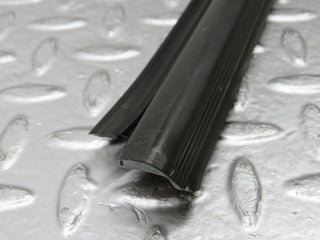 32591 Mercedes-Benz S124 300TE Wagon Door Lower Sealing Rubber Trim Left