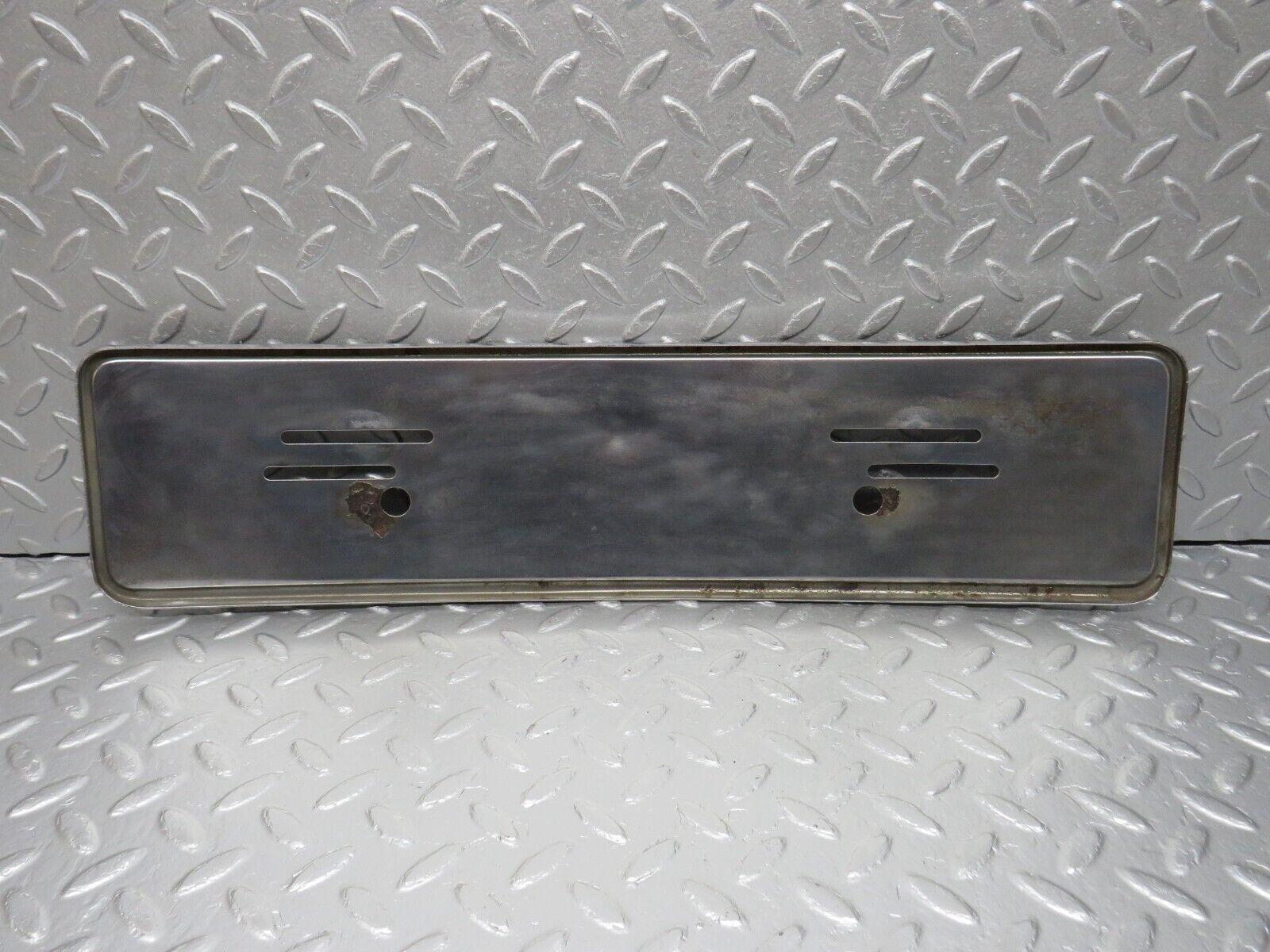 40663 Mercedes-Benz W123 300D Front Chrome Number Plate Holder