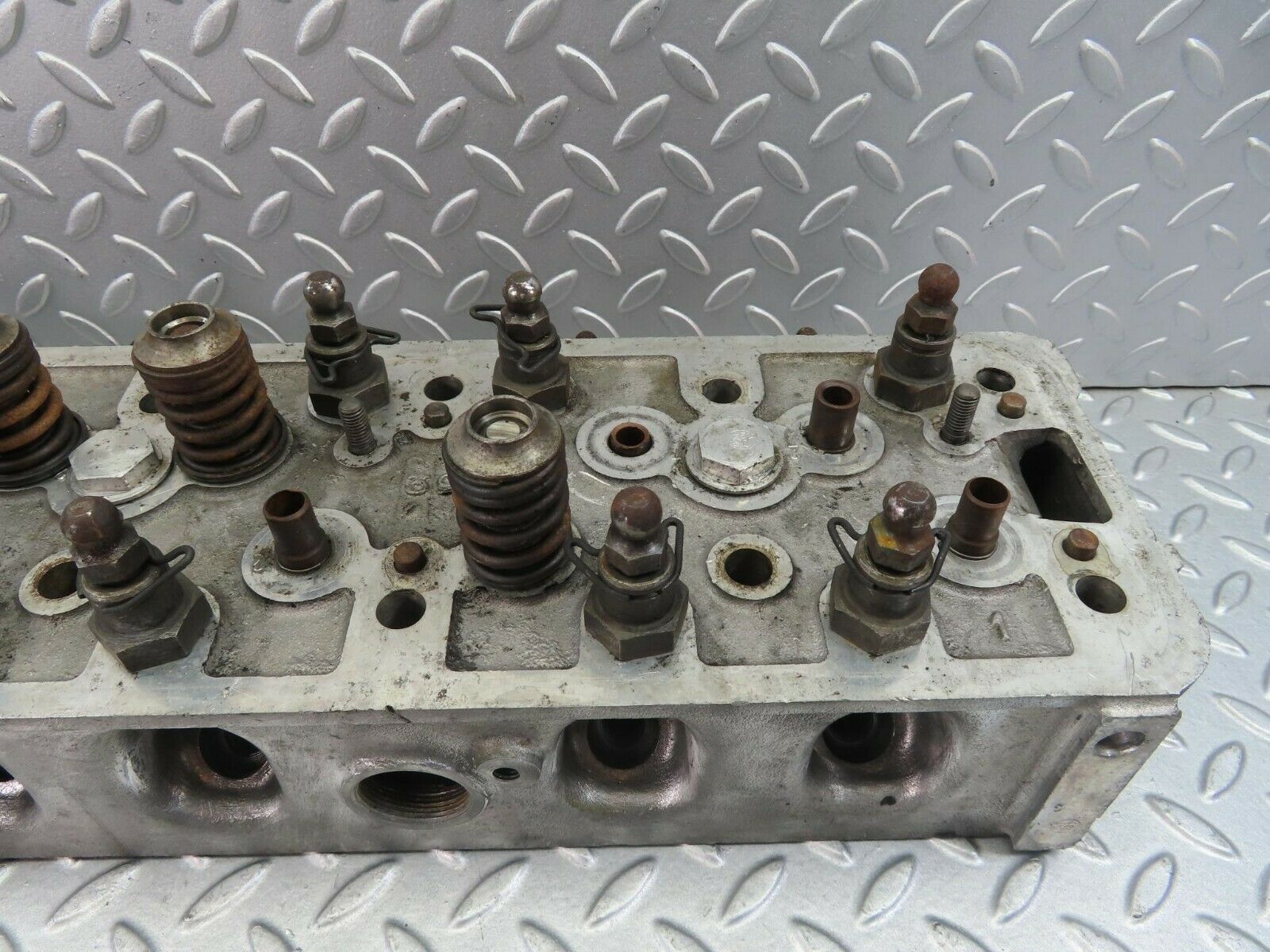 8666 Mercedes-Benz W111 Cylinder Head 1270104020