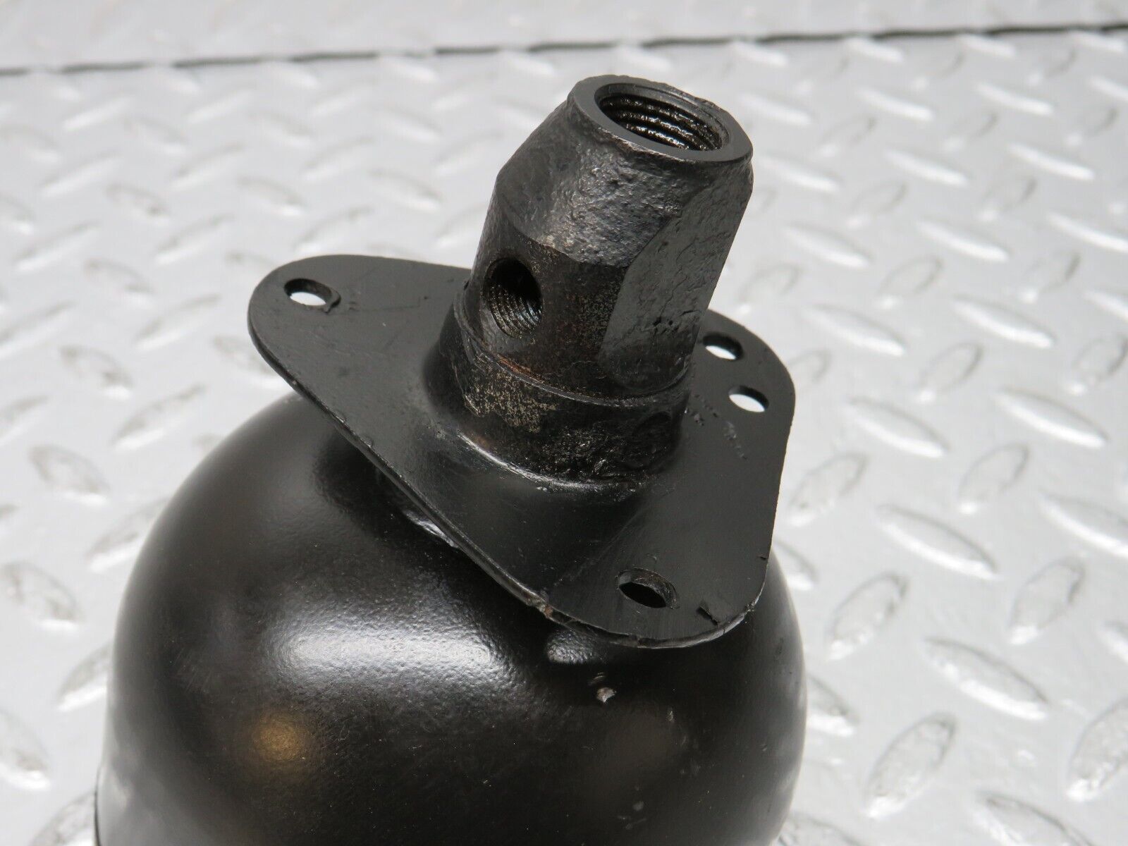 31548 Mercedes-Benz S124 220TE Wagon Rear Suspension Sphere 0037801723