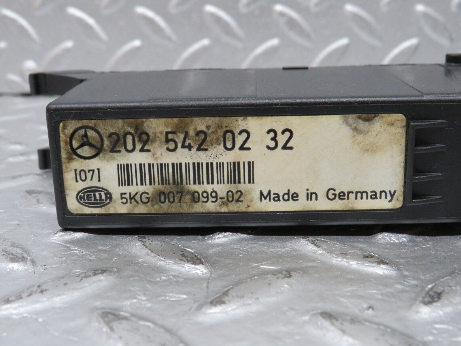 33435 Mercedes-Benz W202 C180 Light Control Unit 2025420232