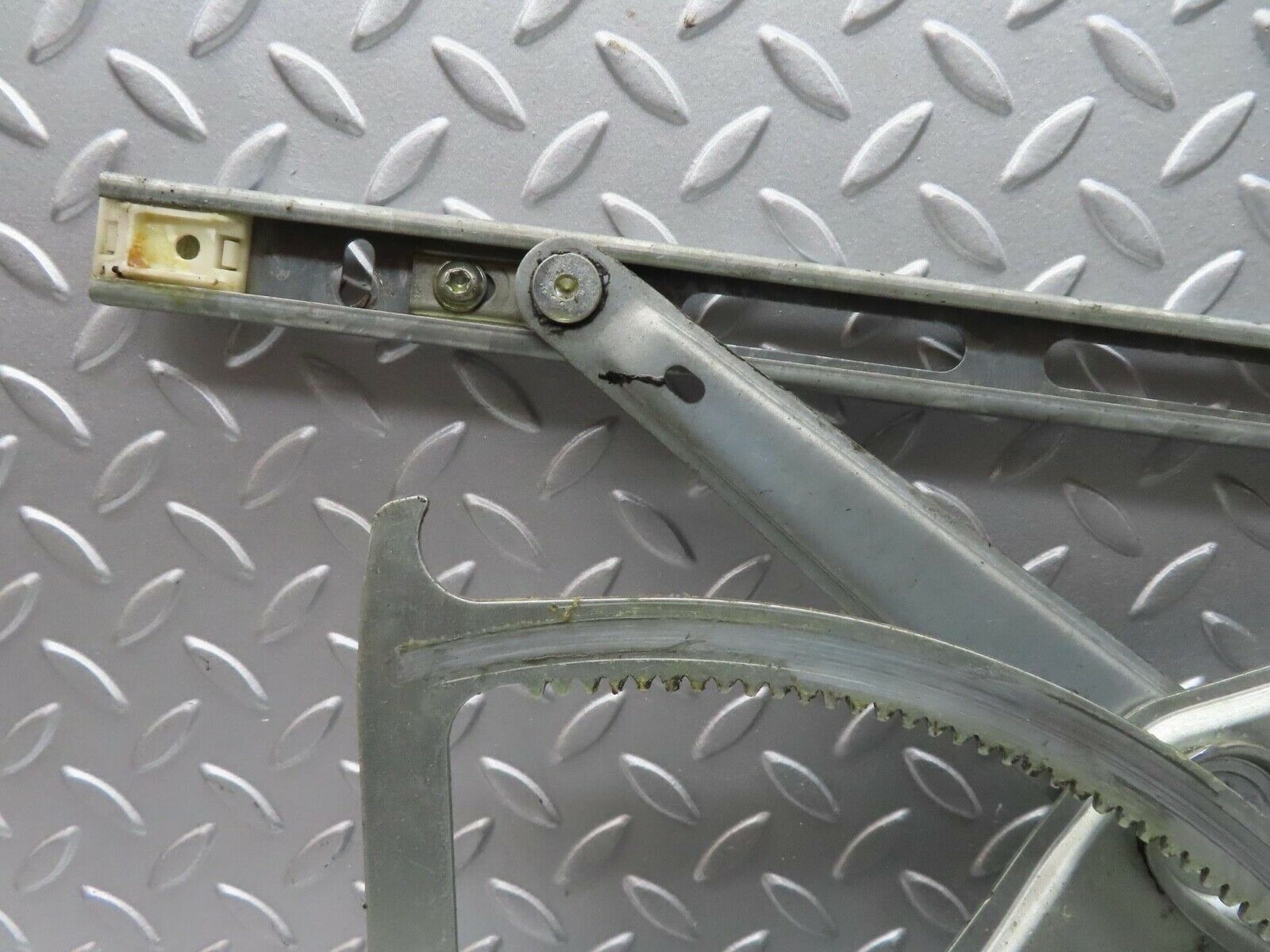 14938 Mercedes-Benz W140 S320 Front Left Power Window Regulator