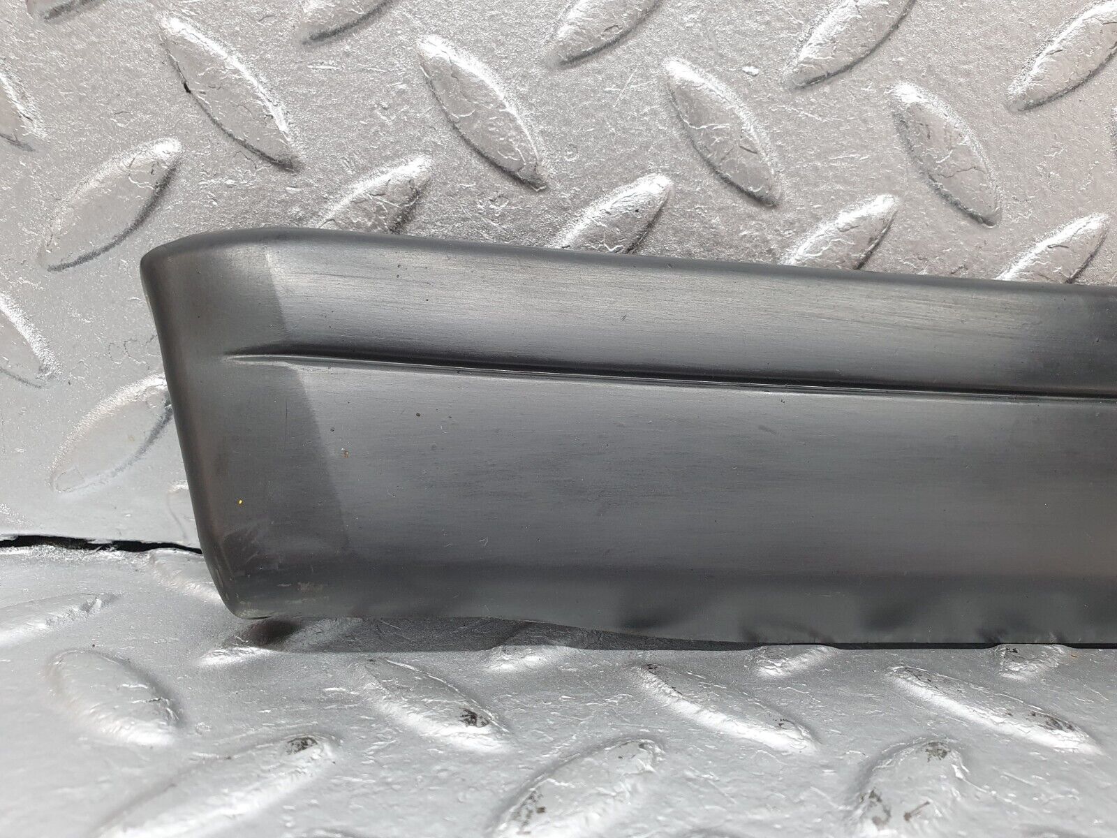 41424 Mercedes-Benz W124 200E Front Left Fender Wing Lower Moulding Trim