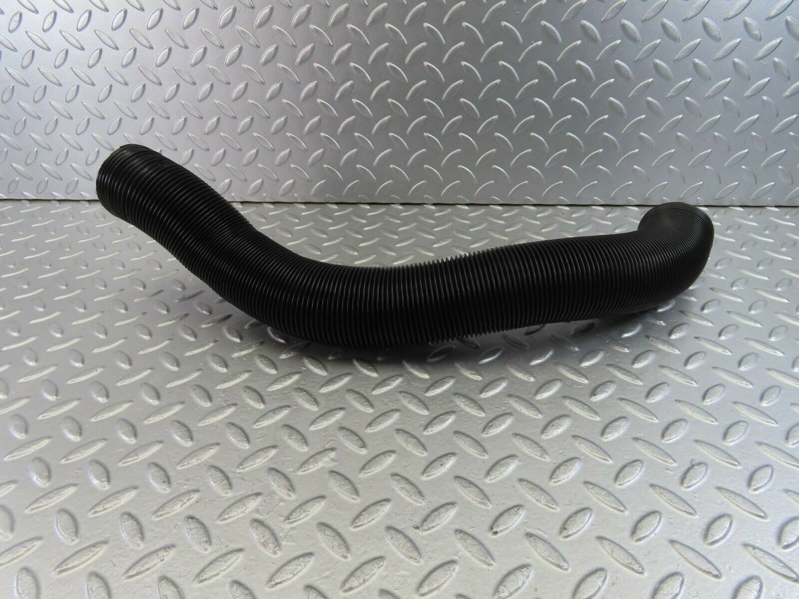 10049 Mercedes-Benz C123 230CE Coupe Air Duct Pipe Hose
