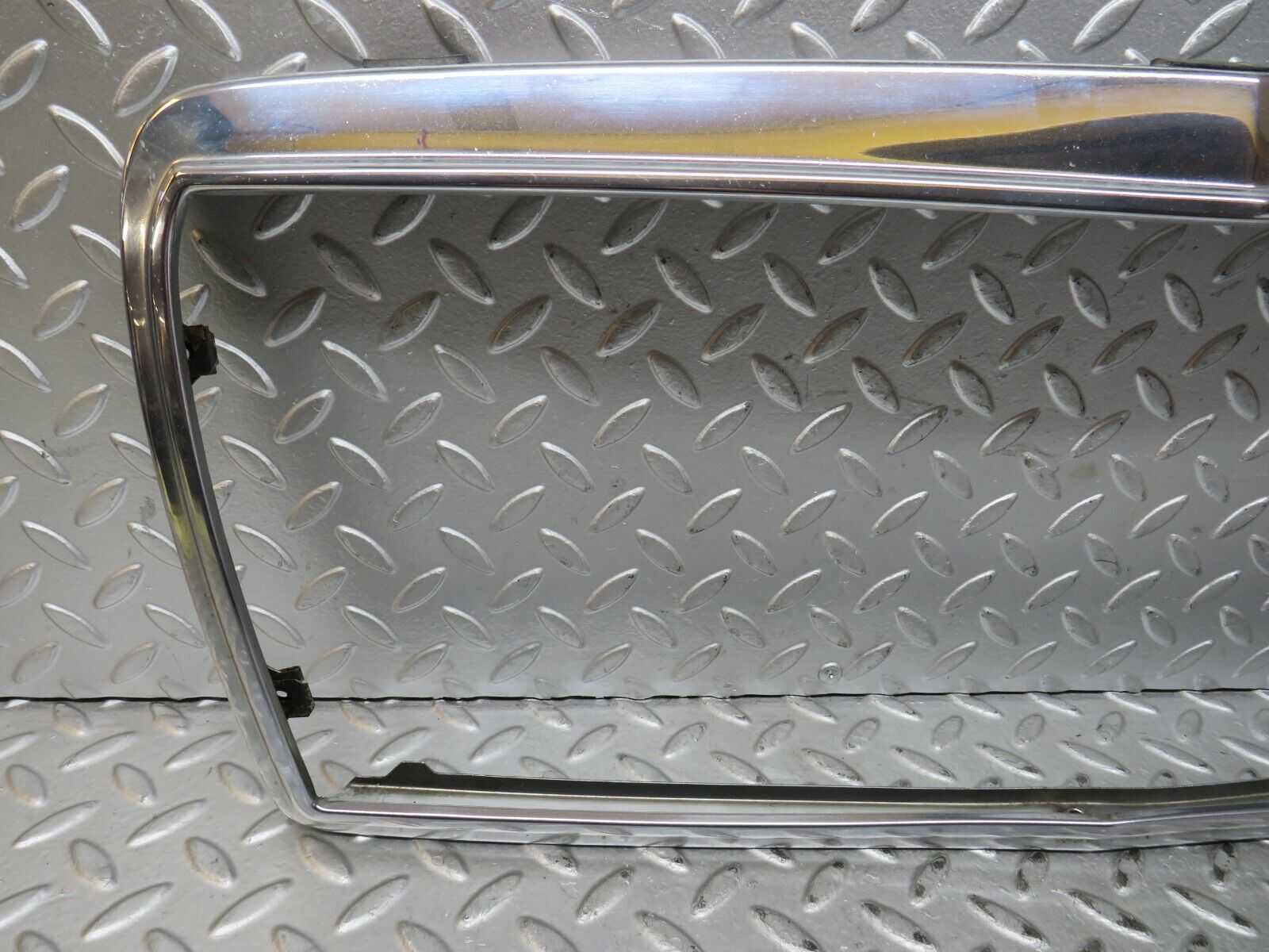 28935 Mercedes-Benz C124 320CE Bonnet Grill Chrome Frame