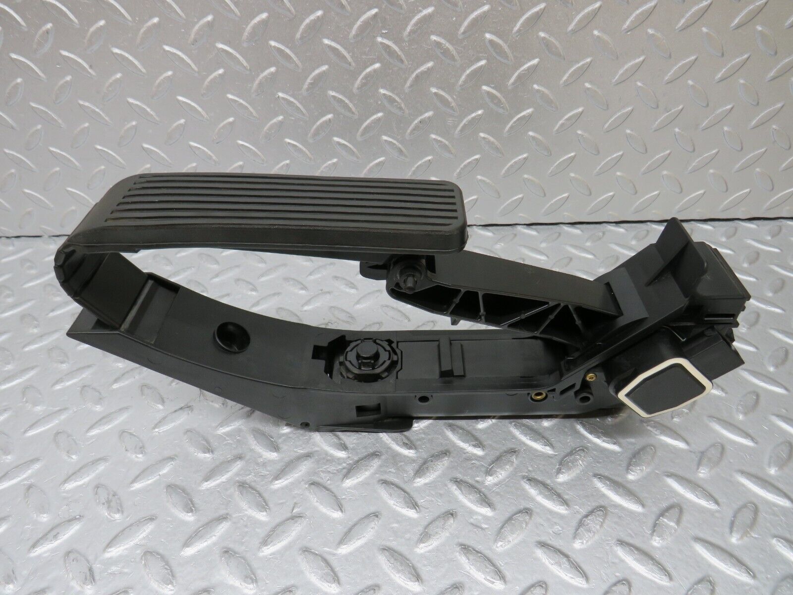 35219 Mercedes-Benz W221 Accelerator Pedal & Rubber 2203000104 2113010001