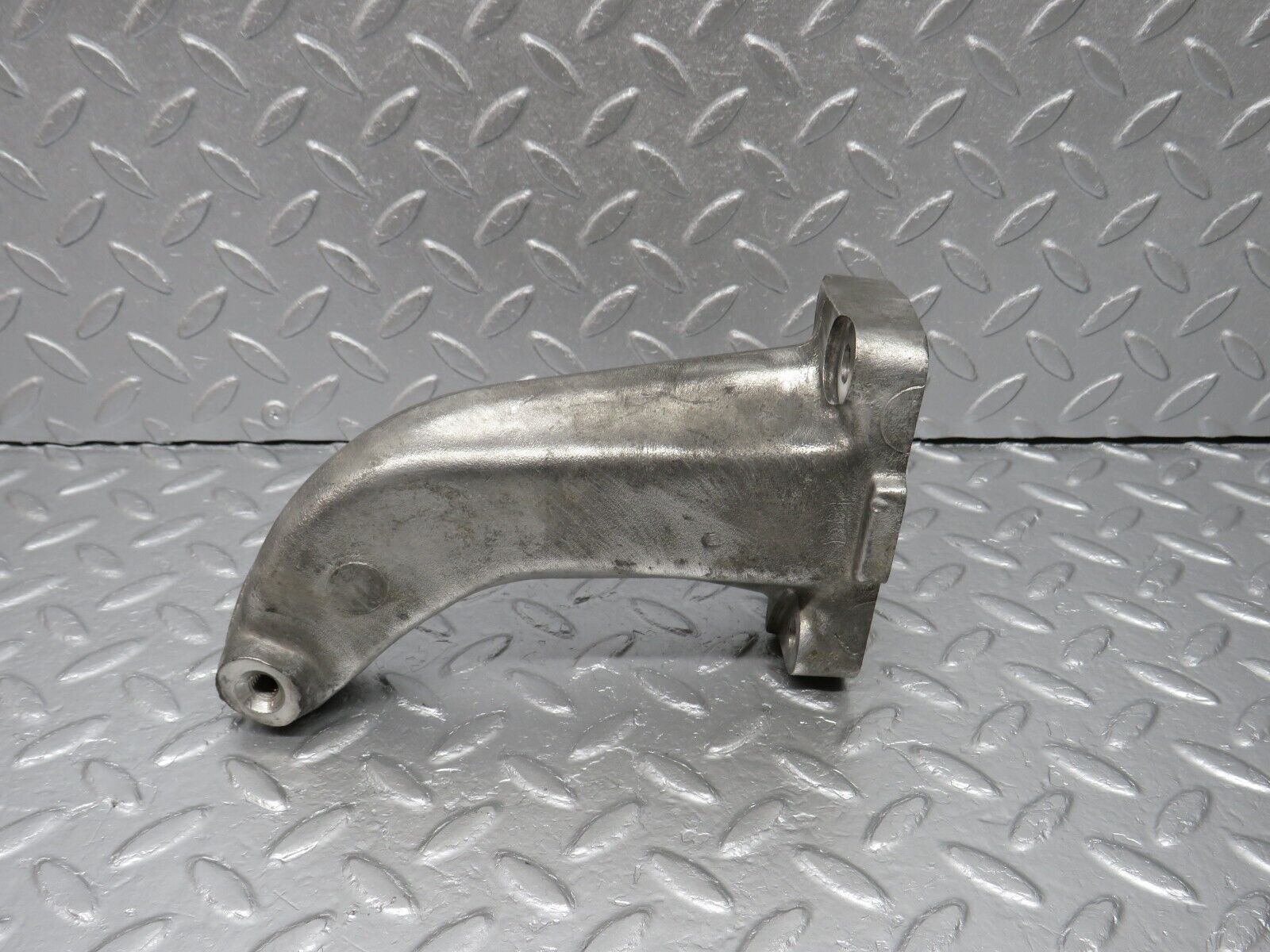 40654 Mercedes-Benz W123 300D Engine Mount Bracket Right Side 6152231404