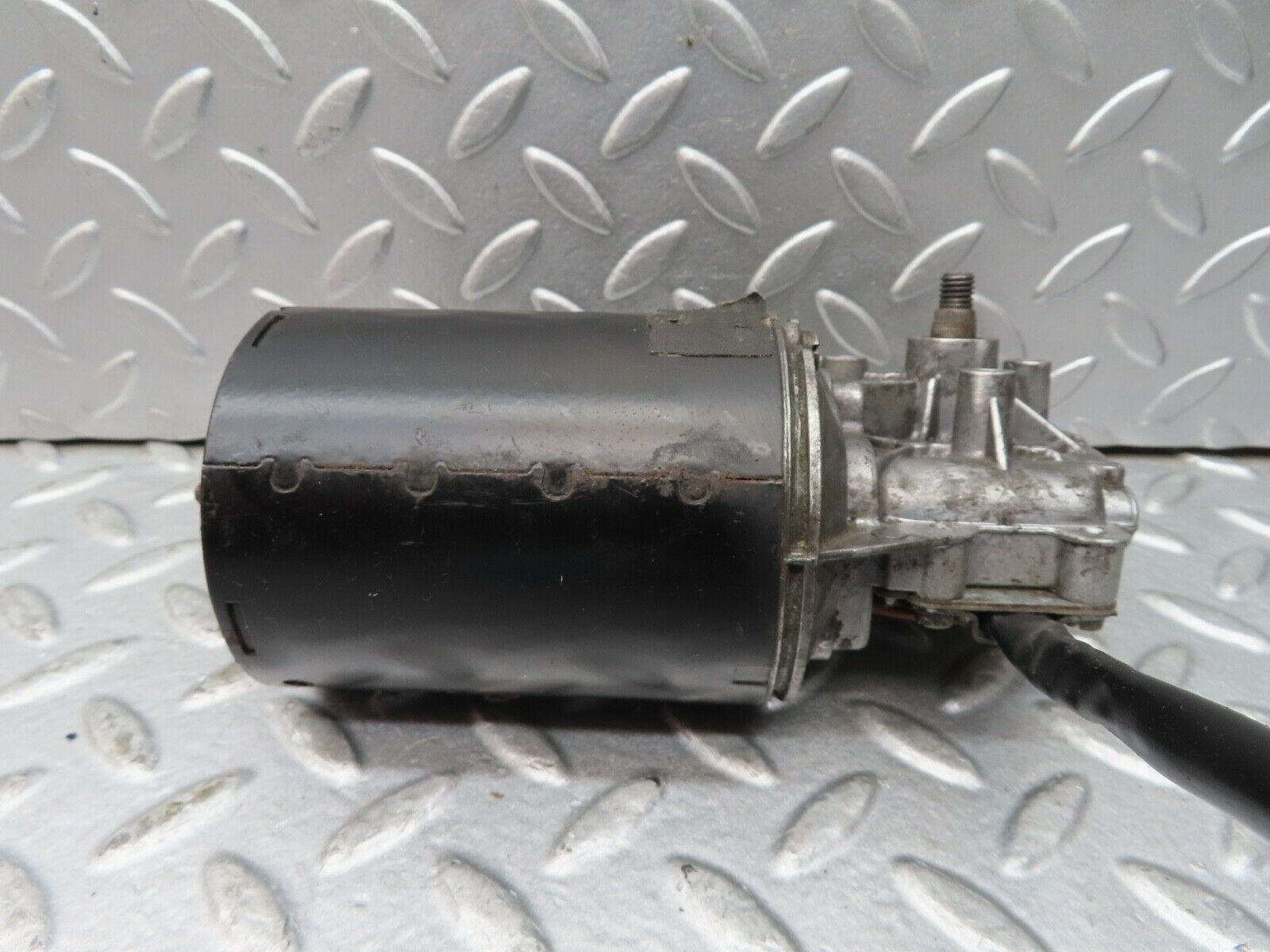 17049 Mercedes-Benz C123 280CE Coupe Wiper Motor