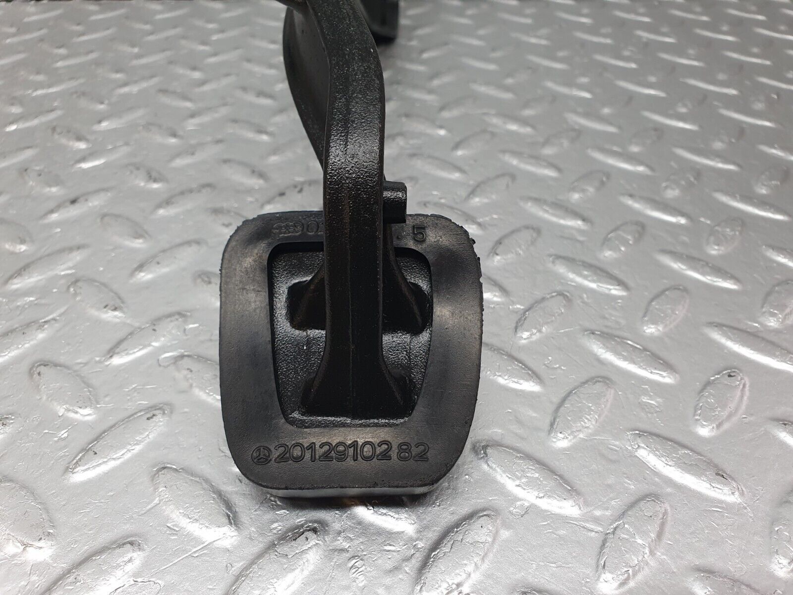 41458 Mercedes-Benz W124 200E Clutch Pedal With Rubber 2012902116 2012910282