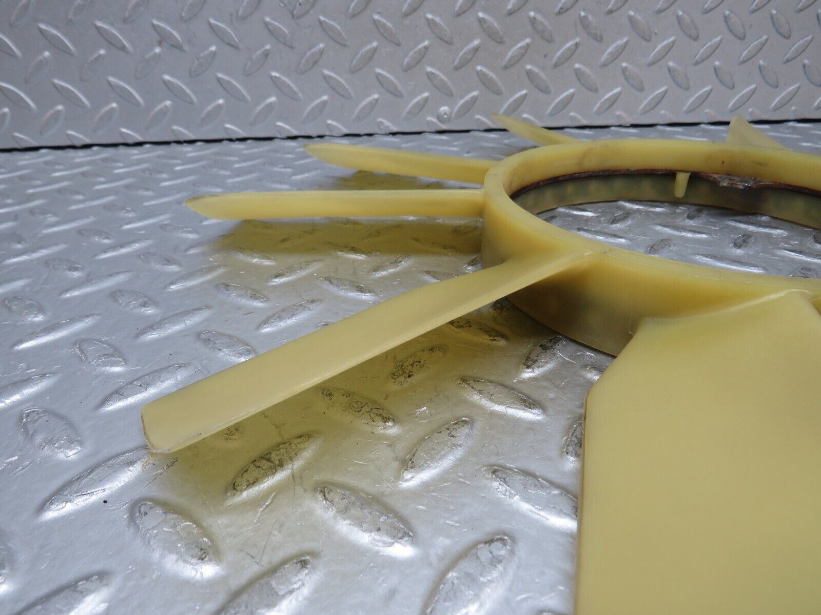 37963 Mercedes-Benz A124 320E Cabriolet Engine Cooling Fan 1032000423