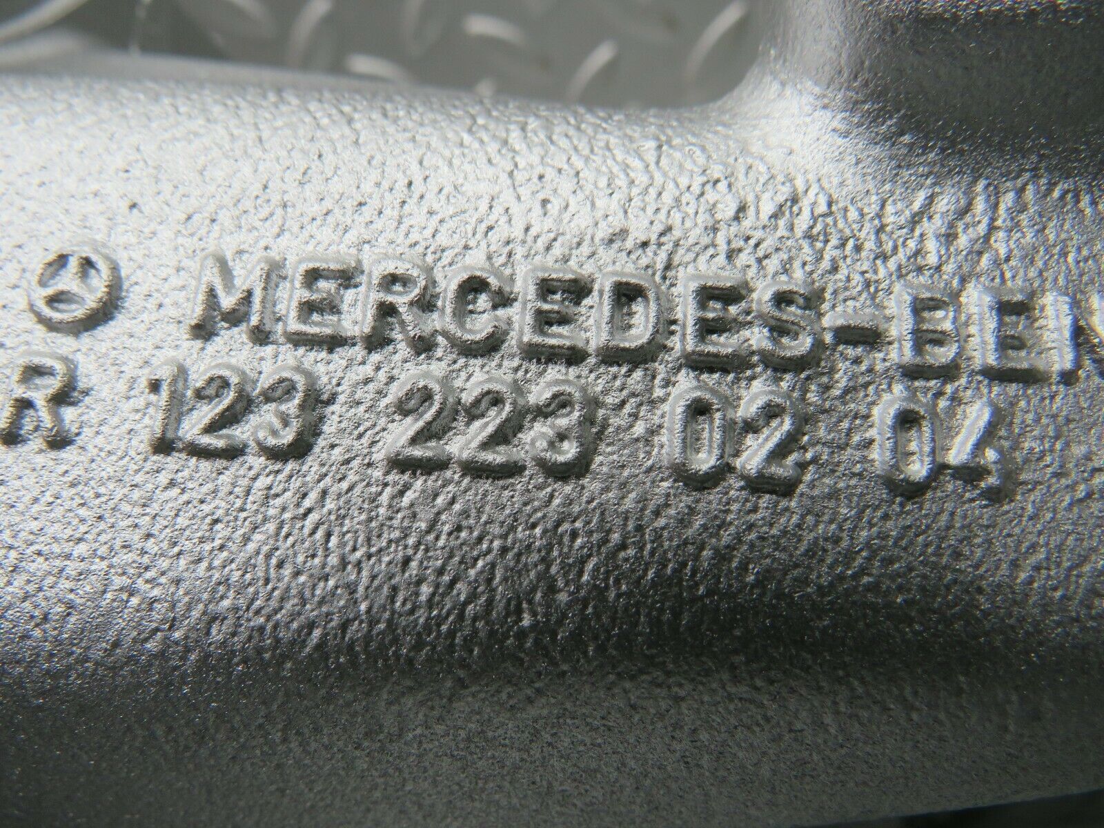22158 Mercedes-Benz S123 280TE Wagon Engine Mount Bracket Left 1232230204