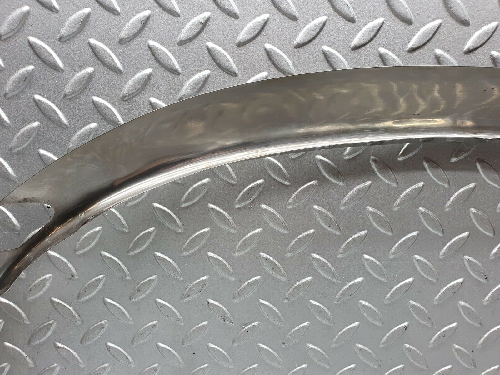 0141 Mercedes-Benz W116 350SE Rear Left Chrome Wheel Arch Trim