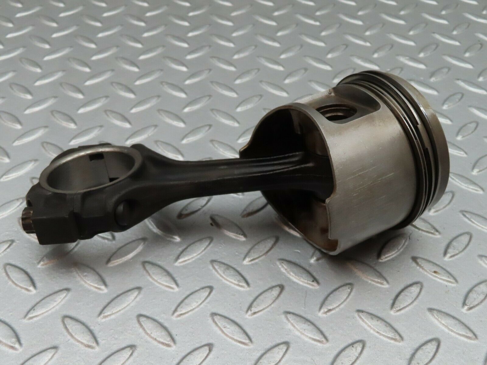 3951 Mercedes-Benz S123 200T Wagon Piston With Connecting Rod 88.985 mm