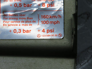 0565 Mercedes-Benz W123 230E Fuel Tank Flap Cap 1235840039