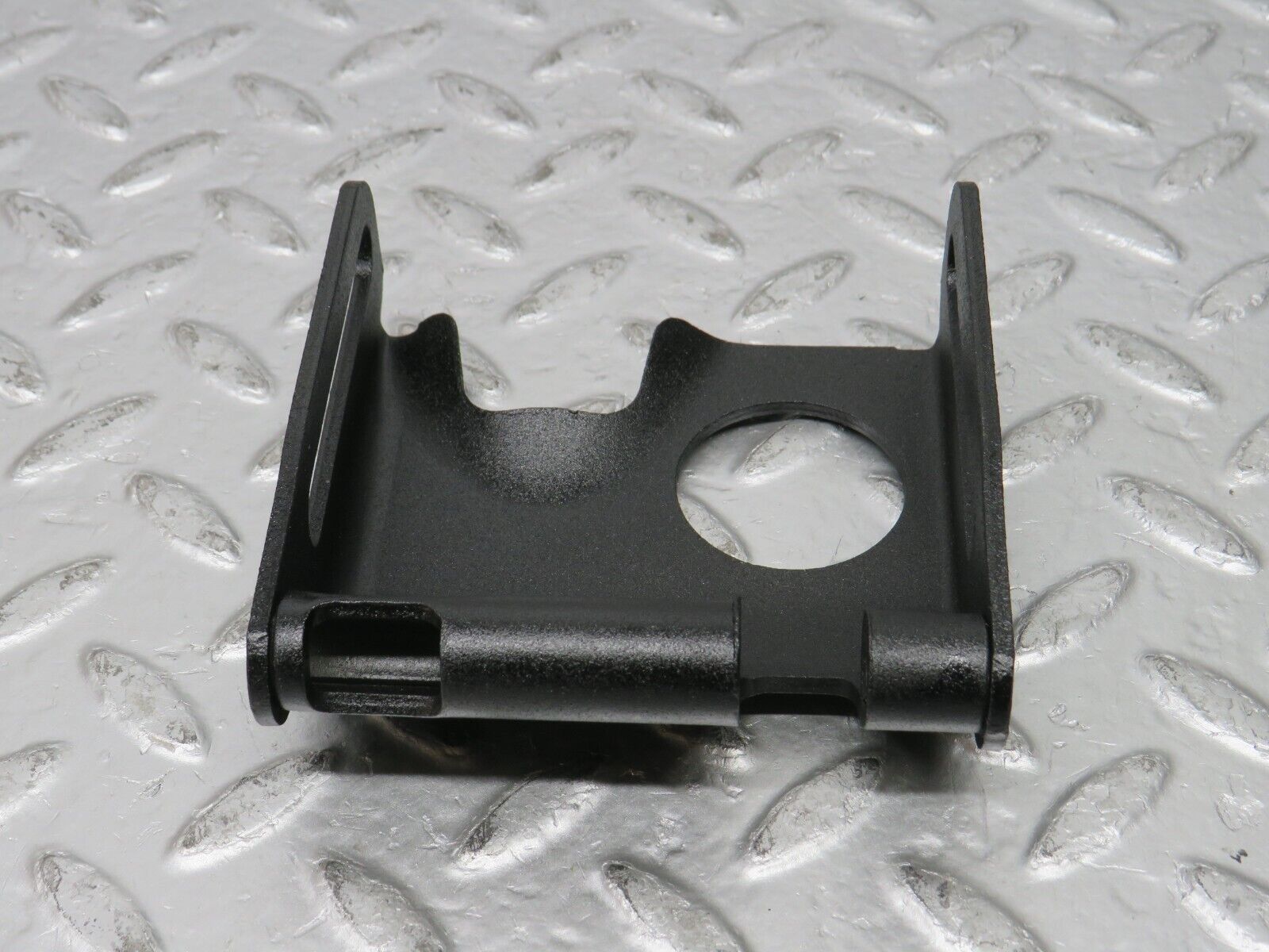 31113 Mercedes-Benz W123 200D Alternator Generator Bracket